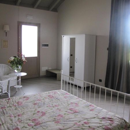 Agriturismo Bassanine Monticelli dʼOngina Kamer foto