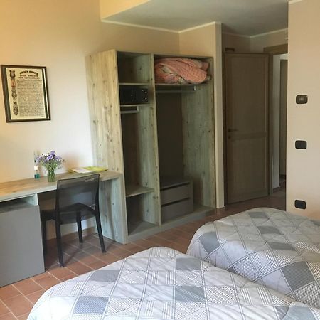 Agriturismo Bassanine Monticelli dʼOngina Kamer foto