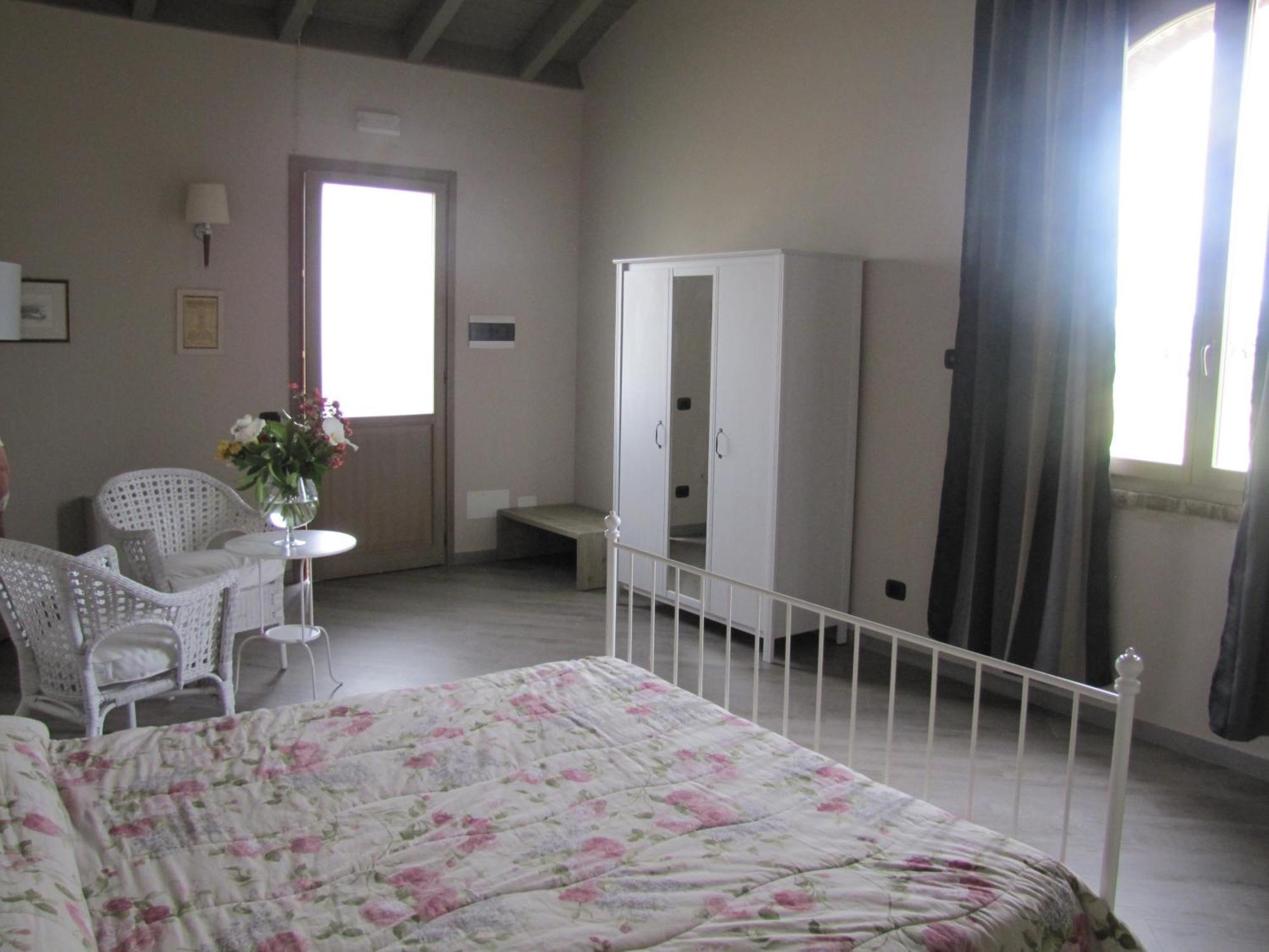 Agriturismo Bassanine Monticelli dʼOngina Kamer foto