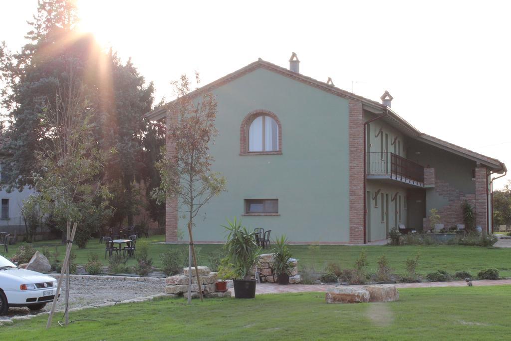 Agriturismo Bassanine Monticelli dʼOngina Buitenkant foto
