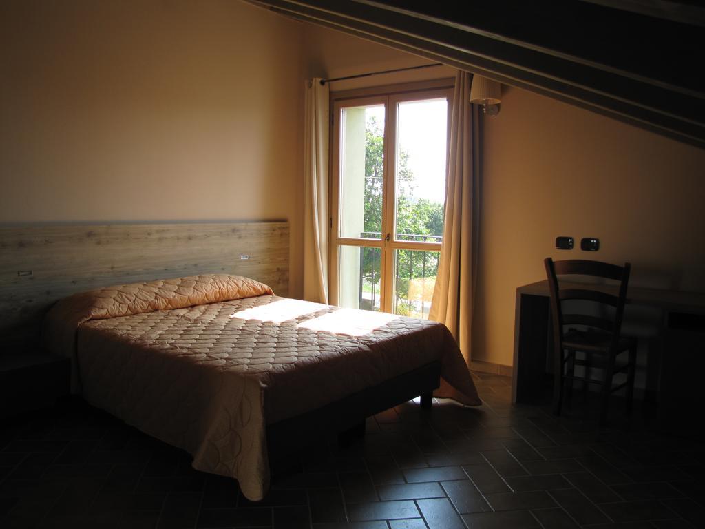 Agriturismo Bassanine Monticelli dʼOngina Buitenkant foto