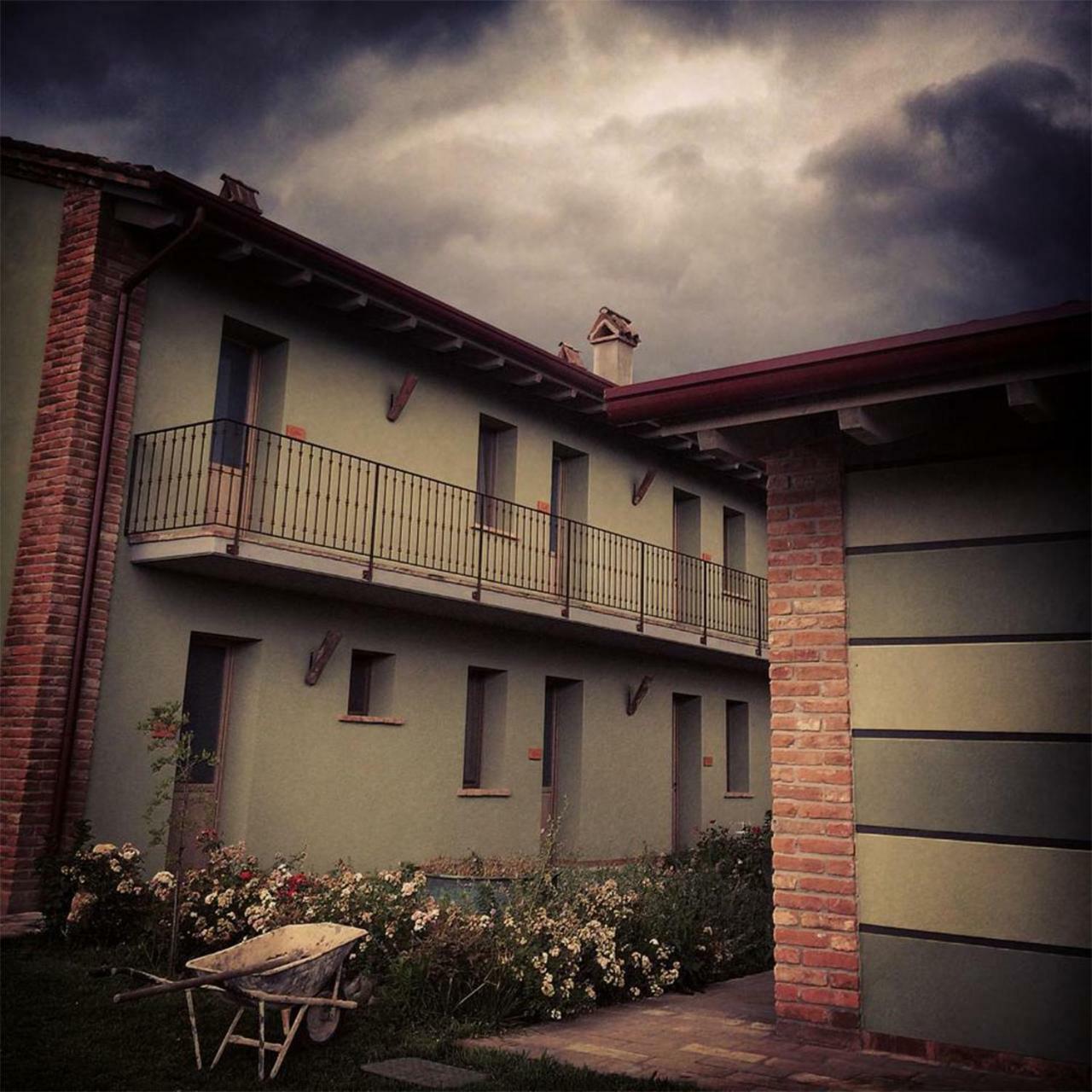 Agriturismo Bassanine Monticelli dʼOngina Buitenkant foto
